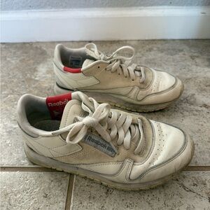 Vintage Reebok Cream and Red Casual Sneakers